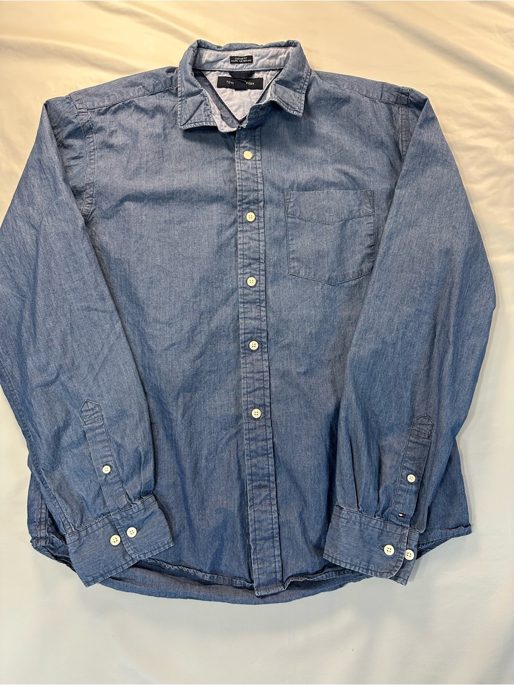 Tommy Hilfiger Men's Light Blue Denim Button-Down Shirt